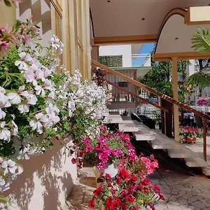 Mia Restaurant Airport Отель